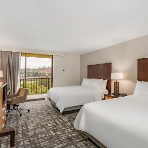Standard Queen Room Mobility accessible